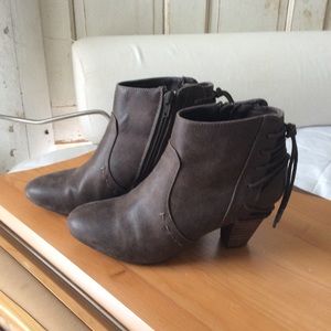 Report size 8 brown booties